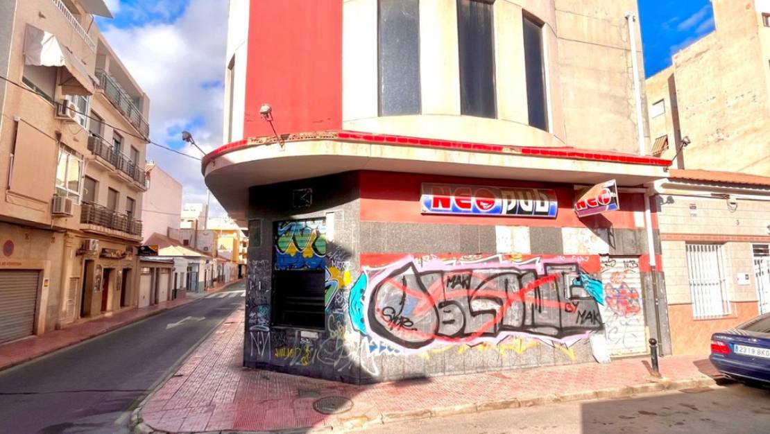 Sale - Commercial property - Torrevieja - Playa del Cura