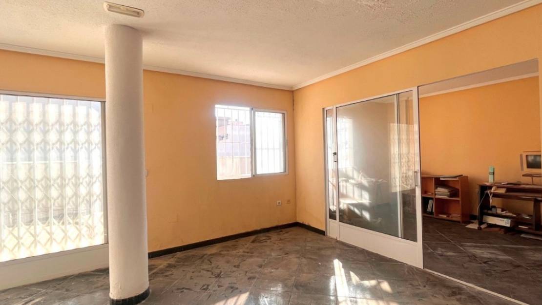 Sale - Commercial property - Torrevieja - Playa del Cura