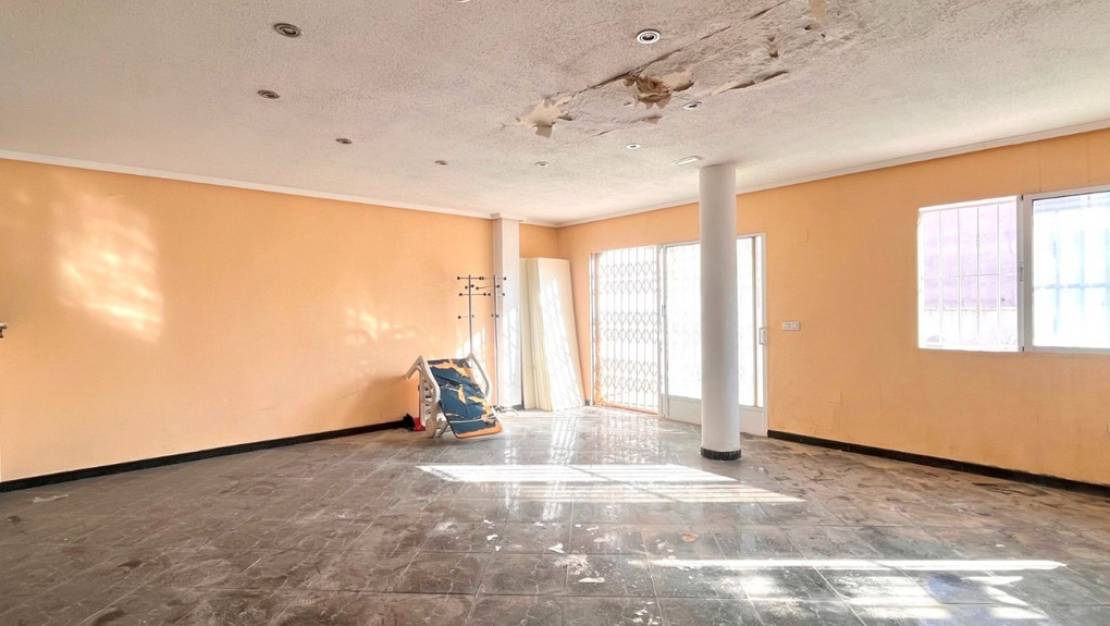 Sale - Commercial property - Torrevieja - Playa del Cura