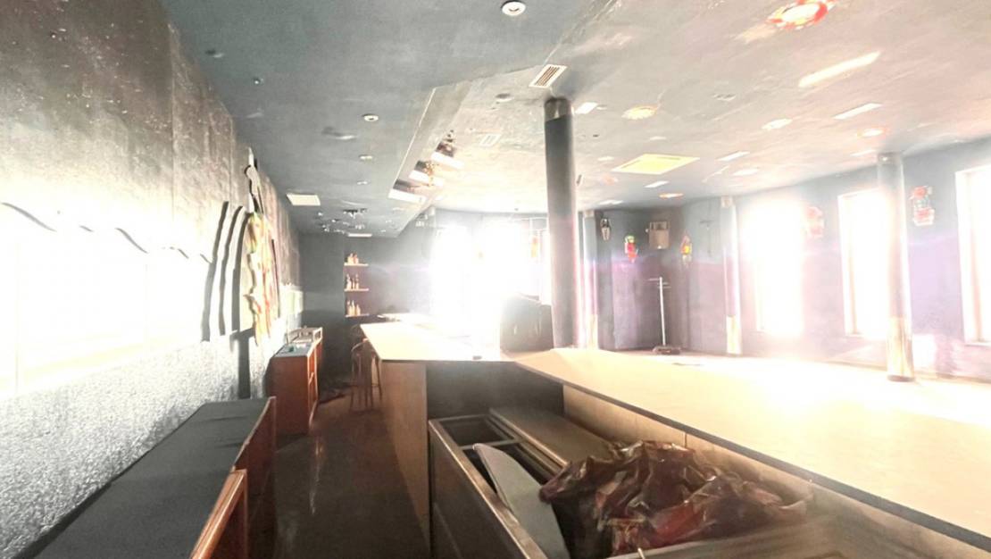 Sale - Commercial property - Torrevieja - Playa del Cura