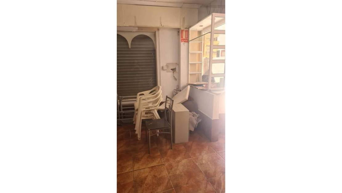 Sale - Commercial property - Torrevieja - Torrevieja Centro