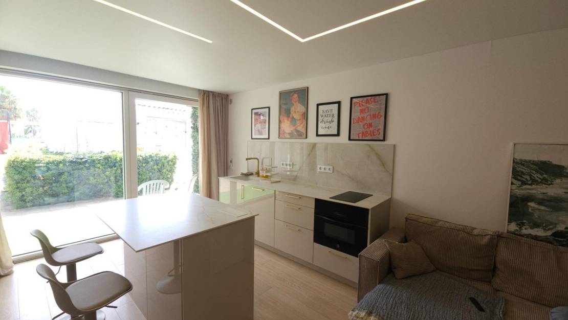 Sale - Commercial property - Torrevieja - Torrevieja Centro