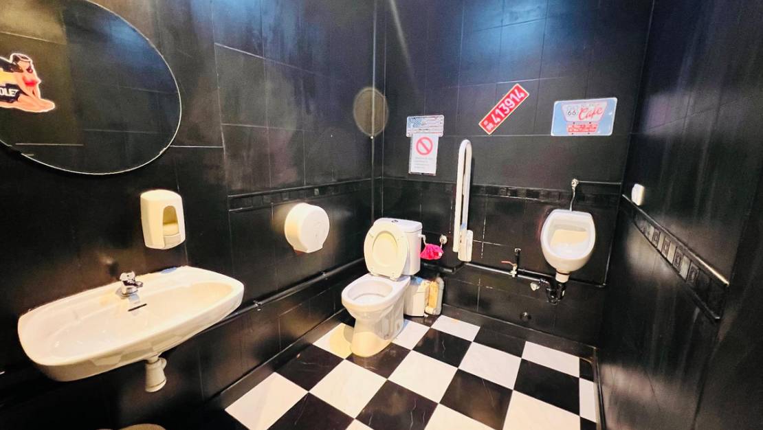 Sale - Commercial property - Torrevieja - Torrevieja Centro