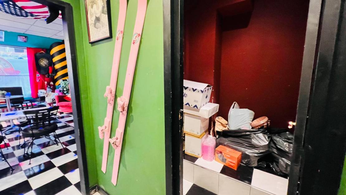 Sale - Commercial property - Torrevieja - Torrevieja Centro