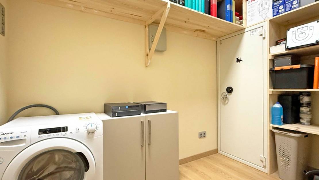 Sale - Commercial property - Torrevieja - Torrevieja Centro