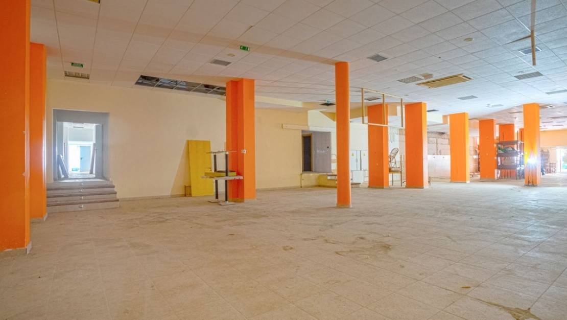 Sale - Commercial property - Torrevieja - Torrevieja Centro
