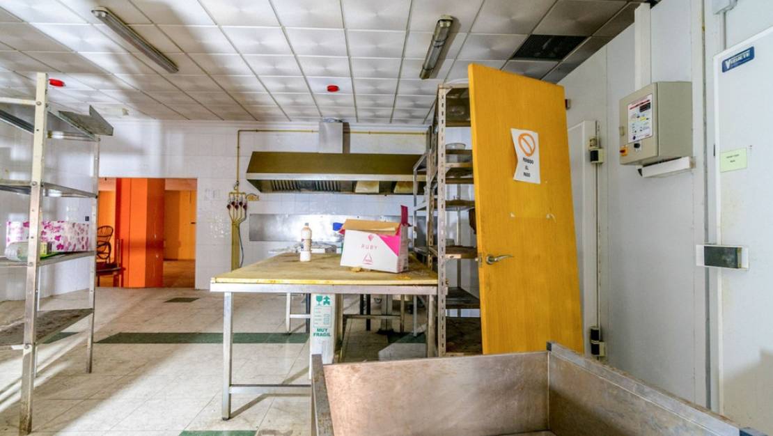 Sale - Commercial property - Torrevieja - Torrevieja Centro