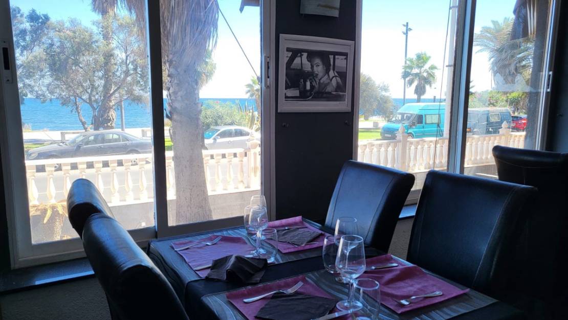 Sale - Commercial property - Torrevieja - Torrevieja Centro