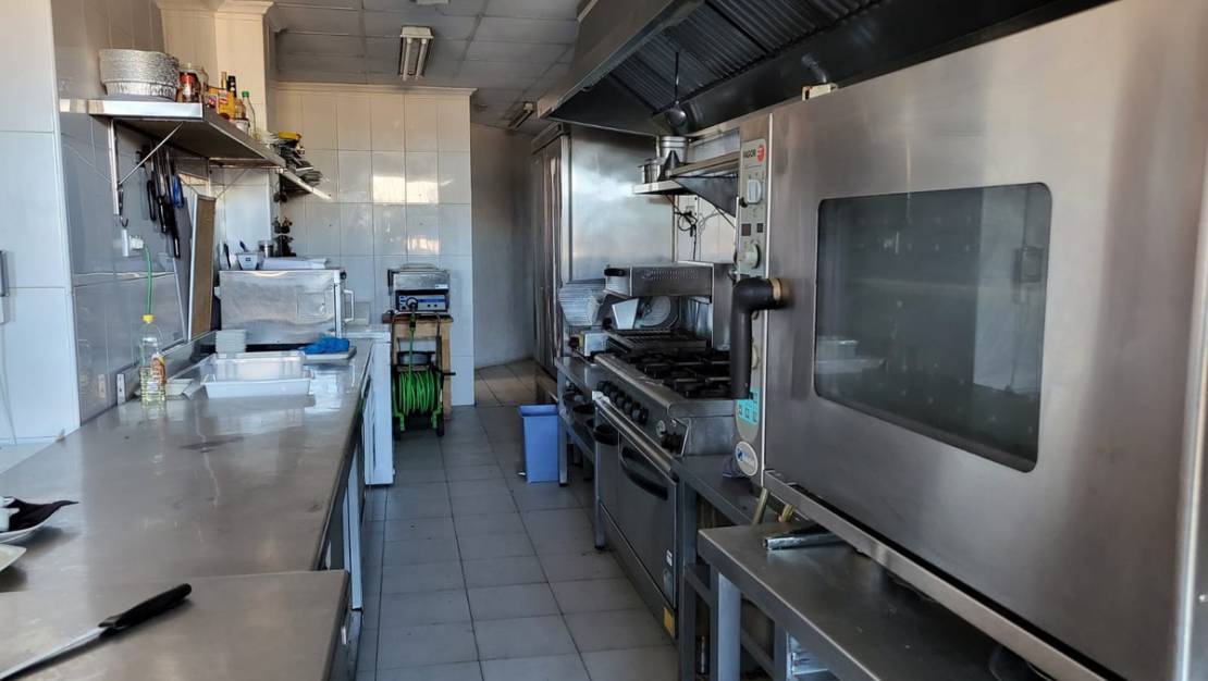 Sale - Commercial property - Torrevieja - Torrevieja Centro