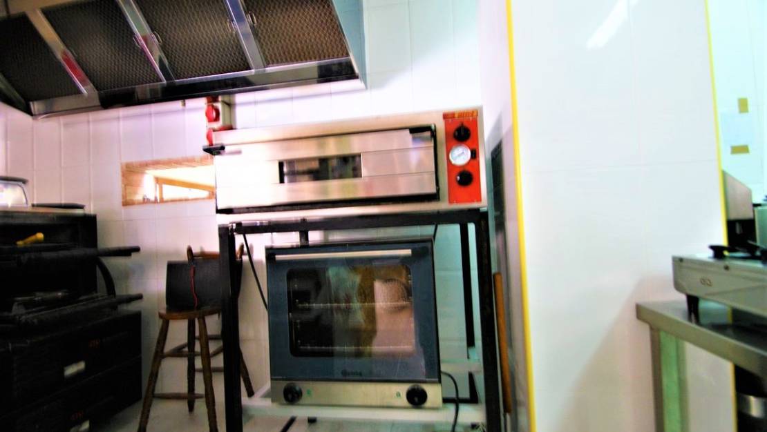 Sale - Commercial property - Torrevieja - Torrevieja Centro