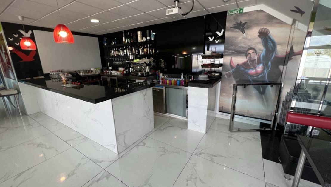 Sale - Commercial property - Torrevieja - Torrevieja Centro