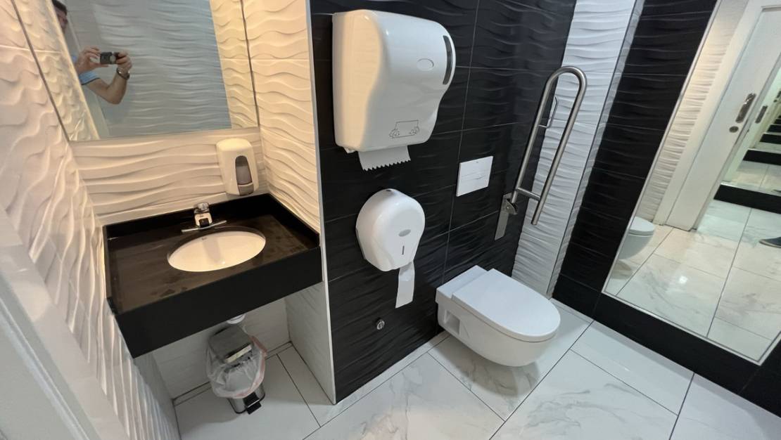 Sale - Commercial property - Torrevieja - Torrevieja Centro