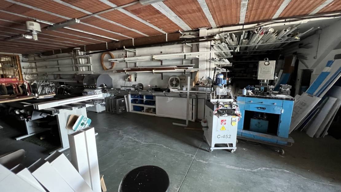 Sale - Commercial property - Torrevieja - Torrevieja Centro