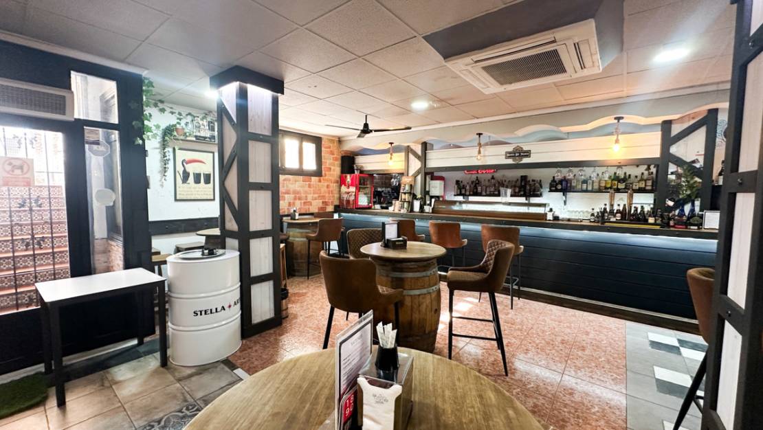 Sale - Commercial property - Torrevieja - Torrevieja Centro