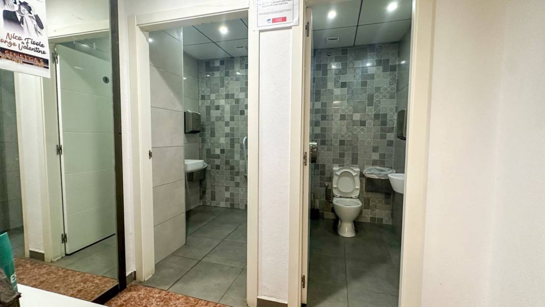 Sale - Commercial property - Torrevieja - Torrevieja Centro