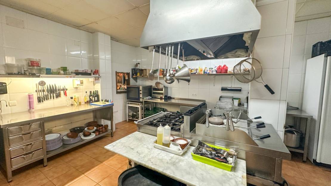 Sale - Commercial property - Torrevieja - Torrevieja Centro