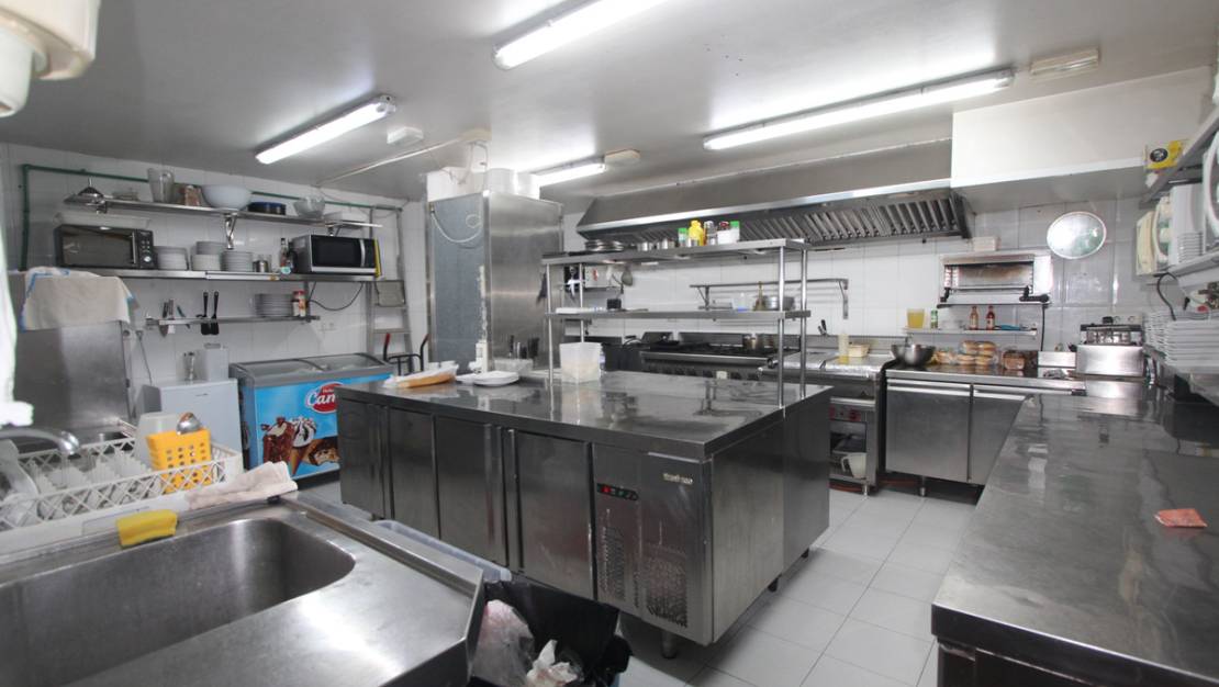 Sale - Commercial property - Torrevieja - Torrevieja Centro