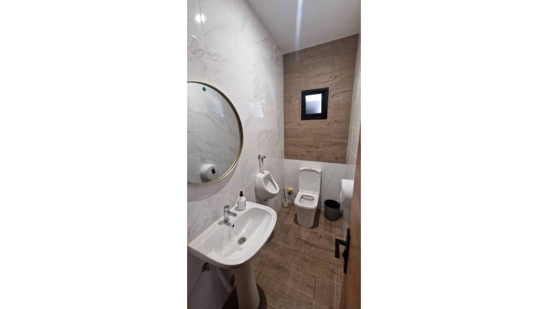 Sale - Commercial property - Torrevieja - Torrevieja Centro