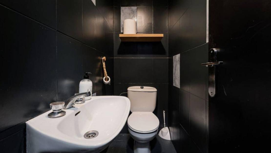 Sale - Commercial property - Torrevieja - Torrevieja Centro