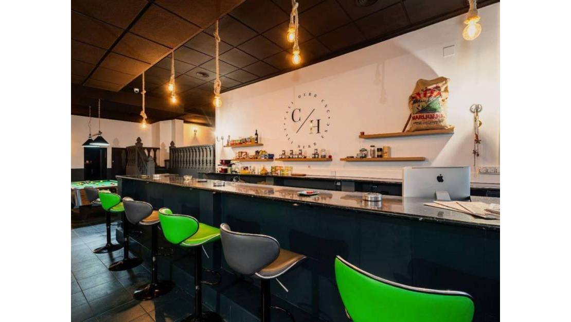 Sale - Commercial property - Torrevieja - Torrevieja Centro