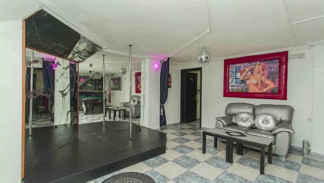 Sale - Commercial property - Torrevieja - Torrevieja Centro