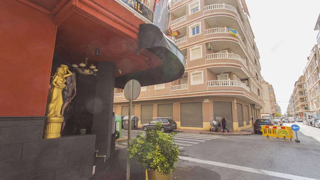 Sale - Commercial property - Torrevieja - Torrevieja Centro
