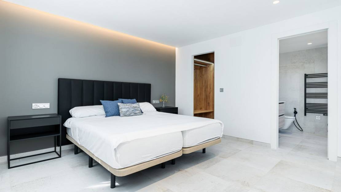 Sale - Commercial property - Torrevieja - Torrevieja Centro