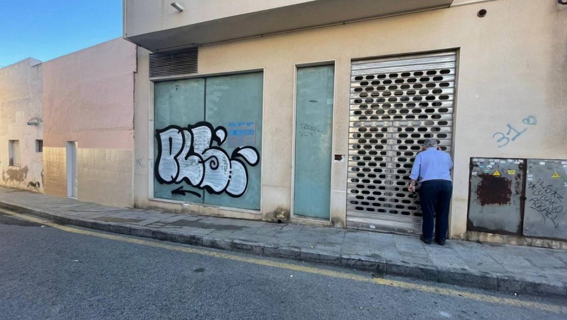 Sale - Commercial property - Torrevieja - Torrevieja Centro
