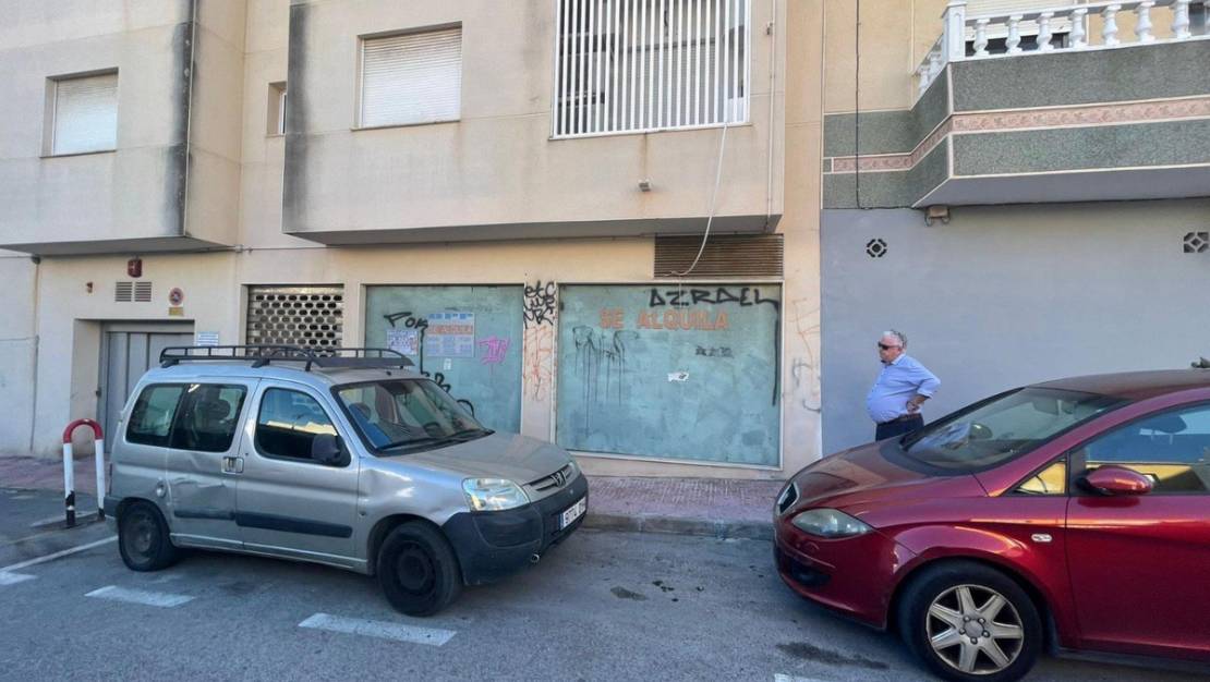Sale - Commercial property - Torrevieja - Torrevieja Centro