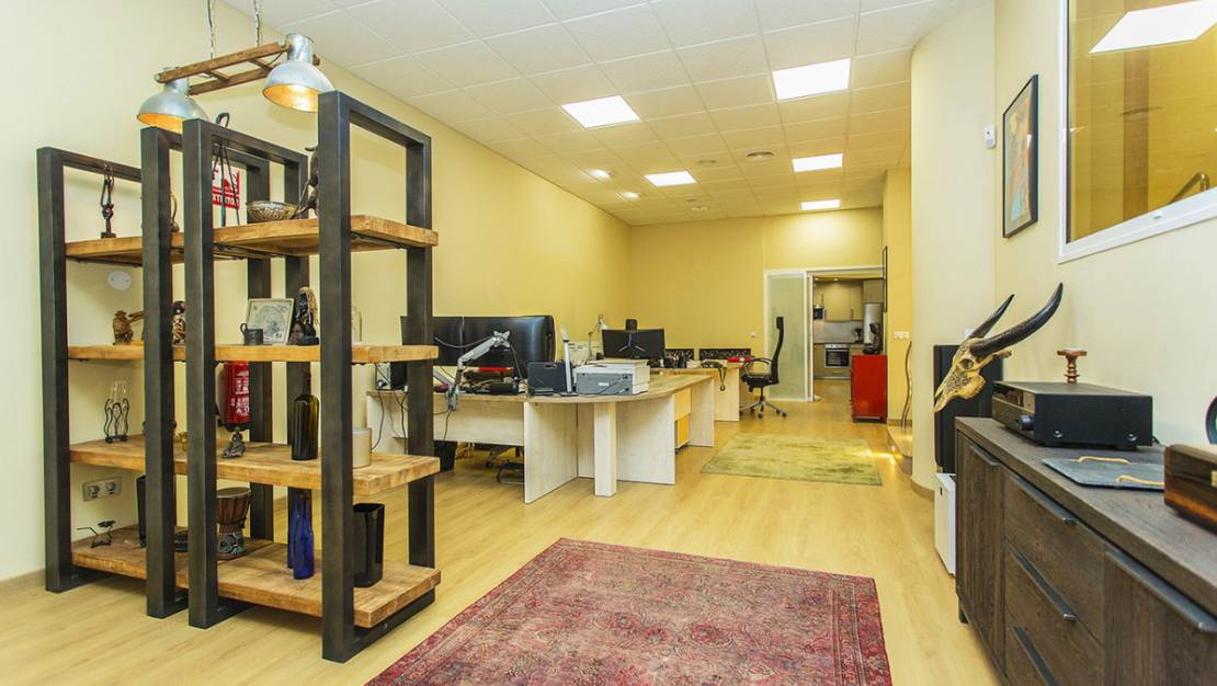 Sale - Commercial property - Torrevieja - Torrevieja Centro