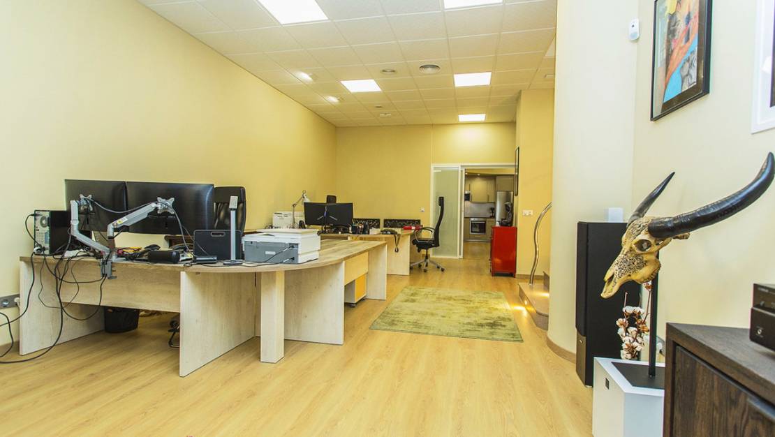 Sale - Commercial property - Torrevieja - Torrevieja Centro