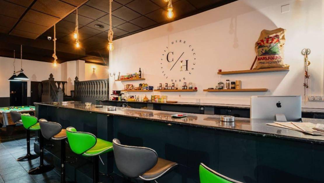 Sale - Commercial property - Torrevieja - Torrevieja Centro