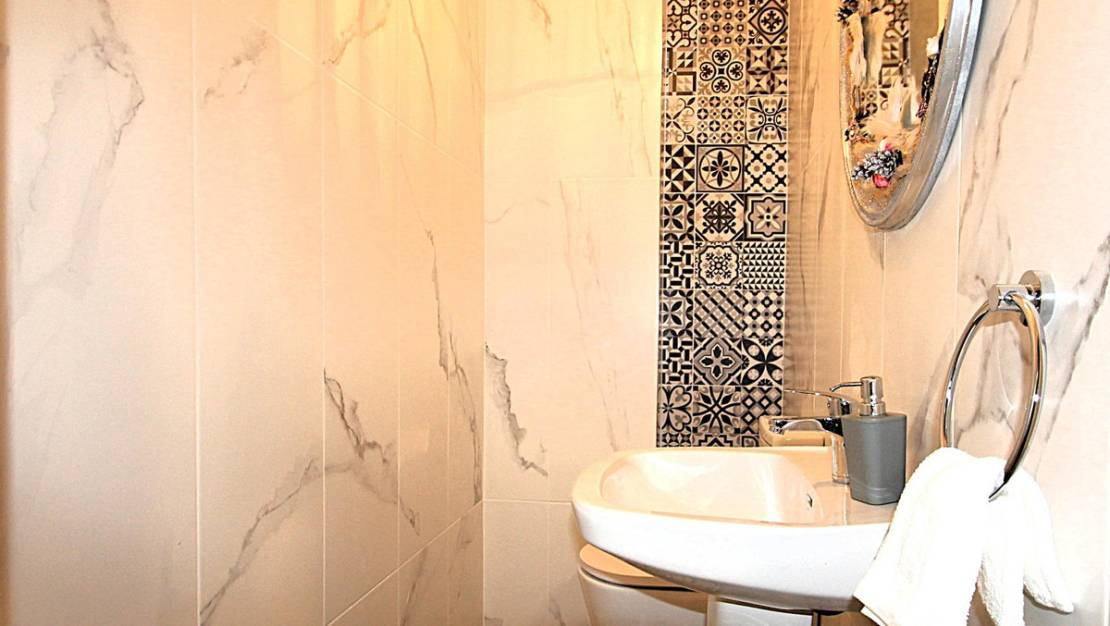 Sale - Commercial property - Torrevieja - Torrevieja Centro