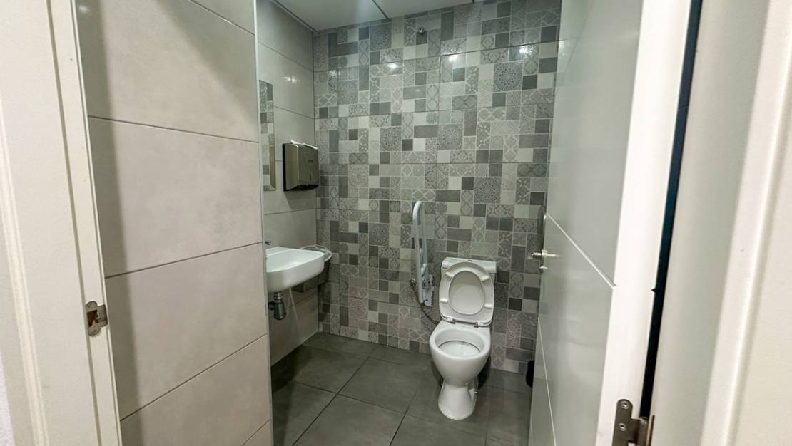 Sale - Commercial property - Torrevieja - Torrevieja Centro