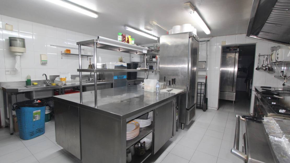 Sale - Commercial property - Torrevieja - Torrevieja Centro