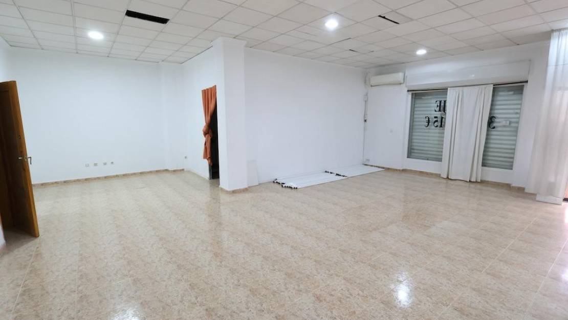 Sale - Commercial property - Torrevieja - Torrevieja Centro