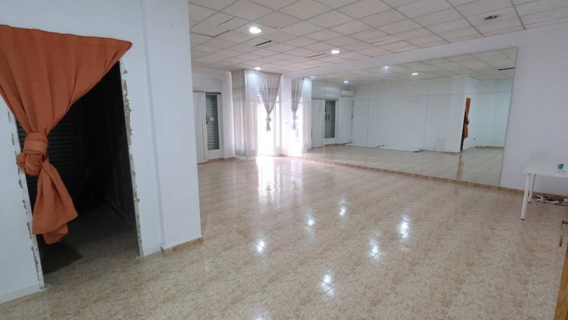 Sale - Commercial property - Torrevieja - Torrevieja Centro