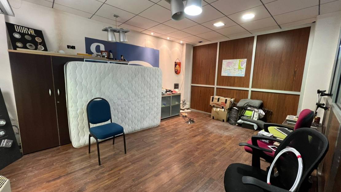 Sale - Commercial Unit - Torrevieja - Aguas nuevas 2