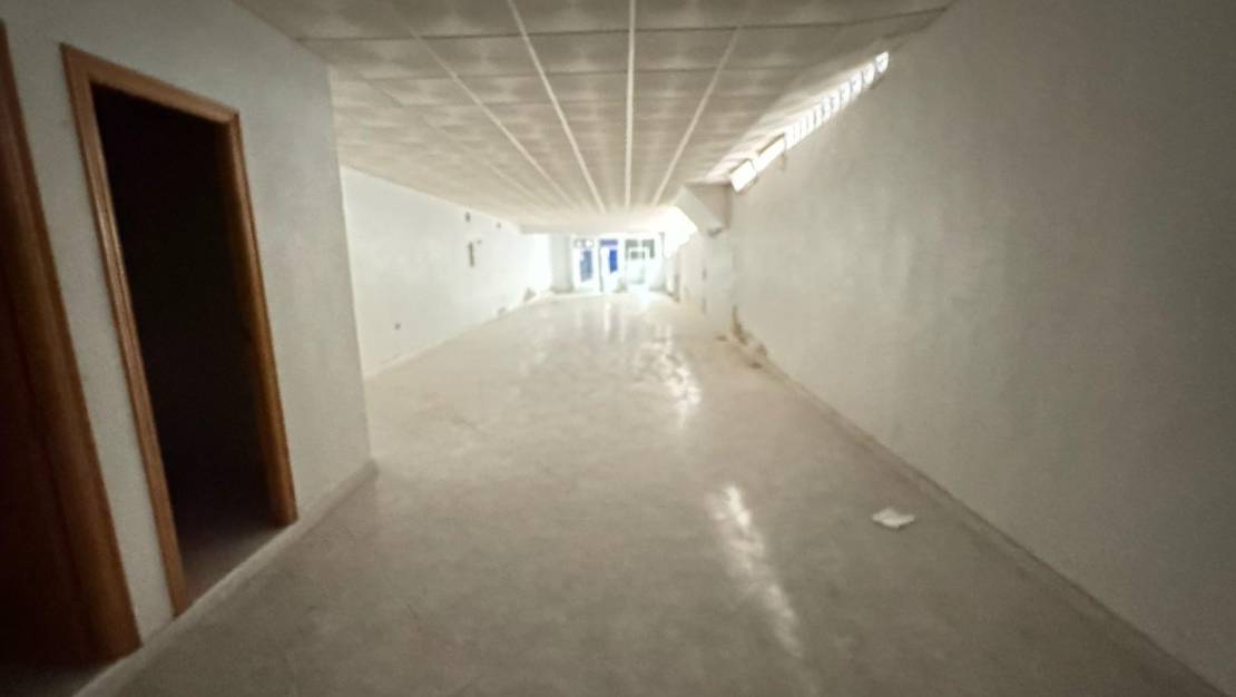 Sale - Commercial Unit - Torrevieja - Centro