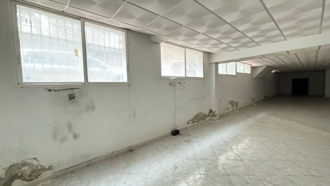 Sale - Commercial Unit - Torrevieja - Centro