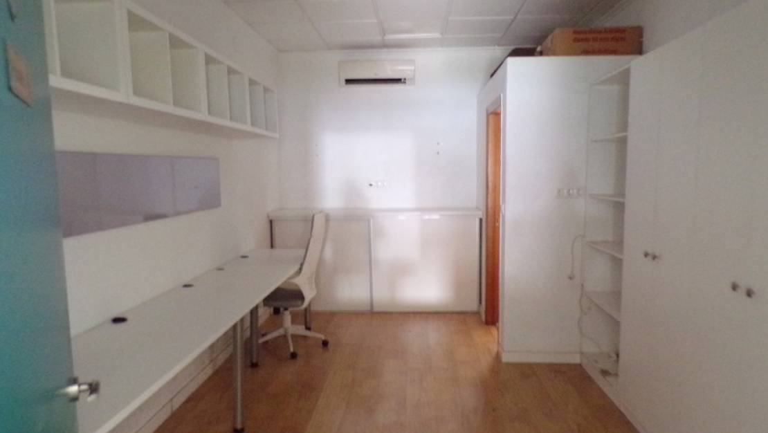 Sale - Commercial Unit - Villamartin