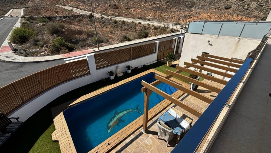 Sale - Detached House / Villa - Cox