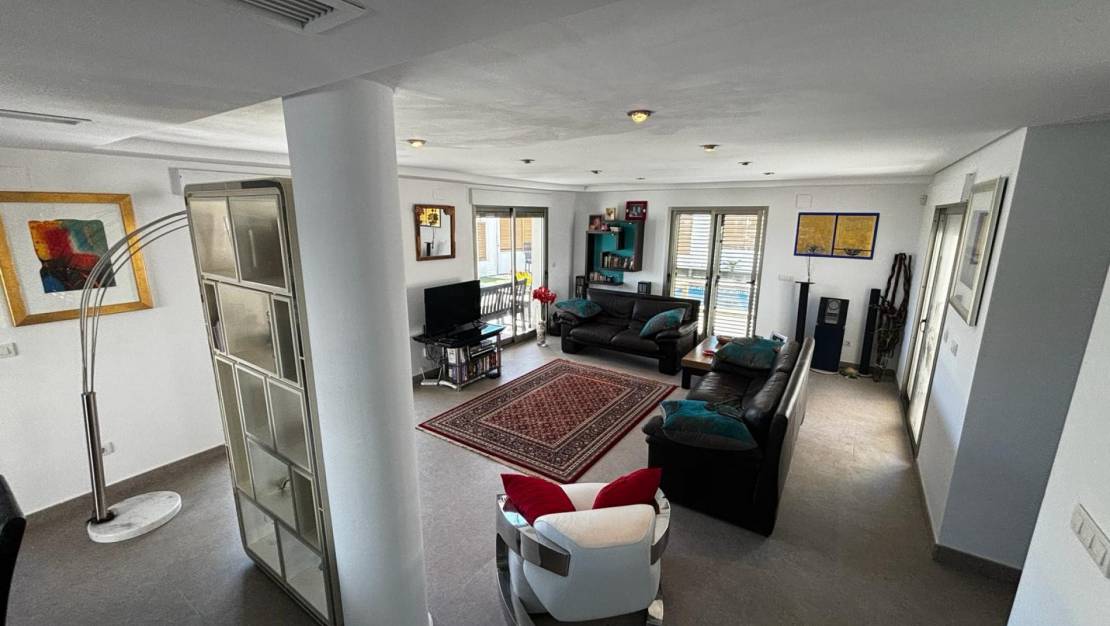 Sale - Detached House / Villa - Cox