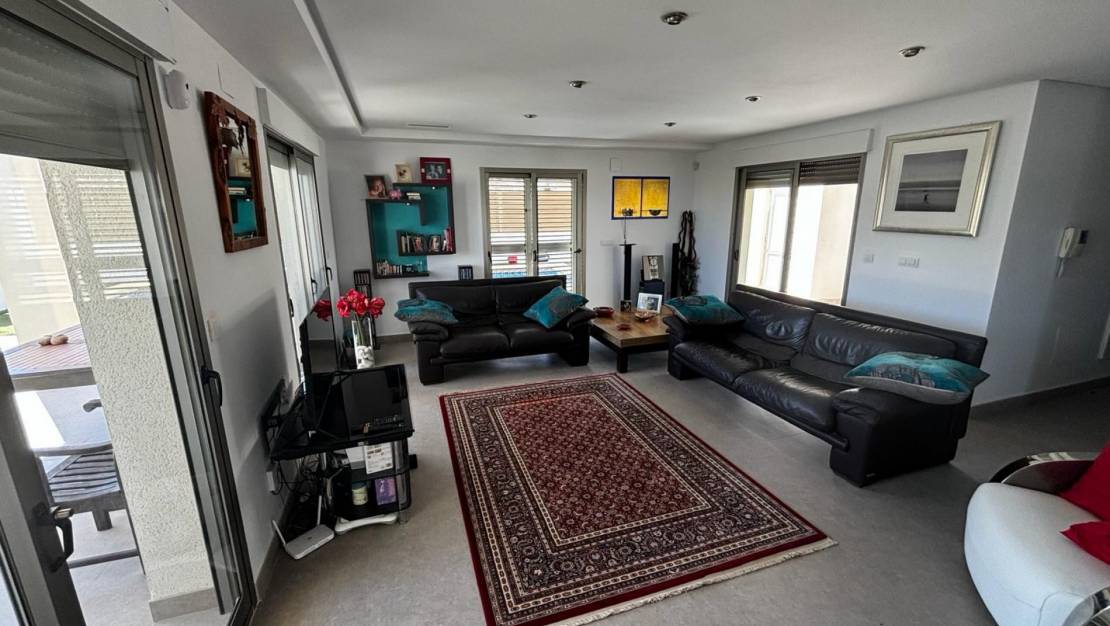 Sale - Detached House / Villa - Cox