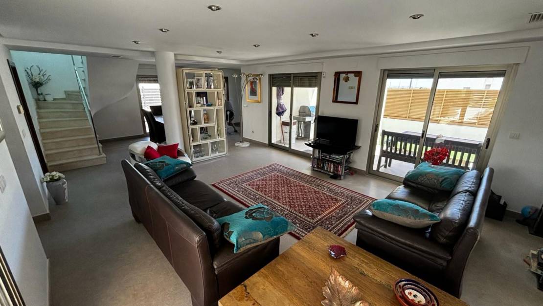Sale - Detached House / Villa - Cox