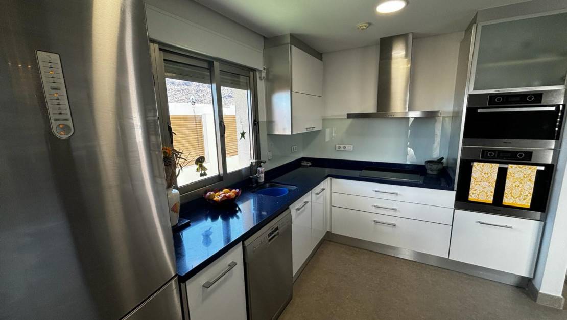 Sale - Detached House / Villa - Cox