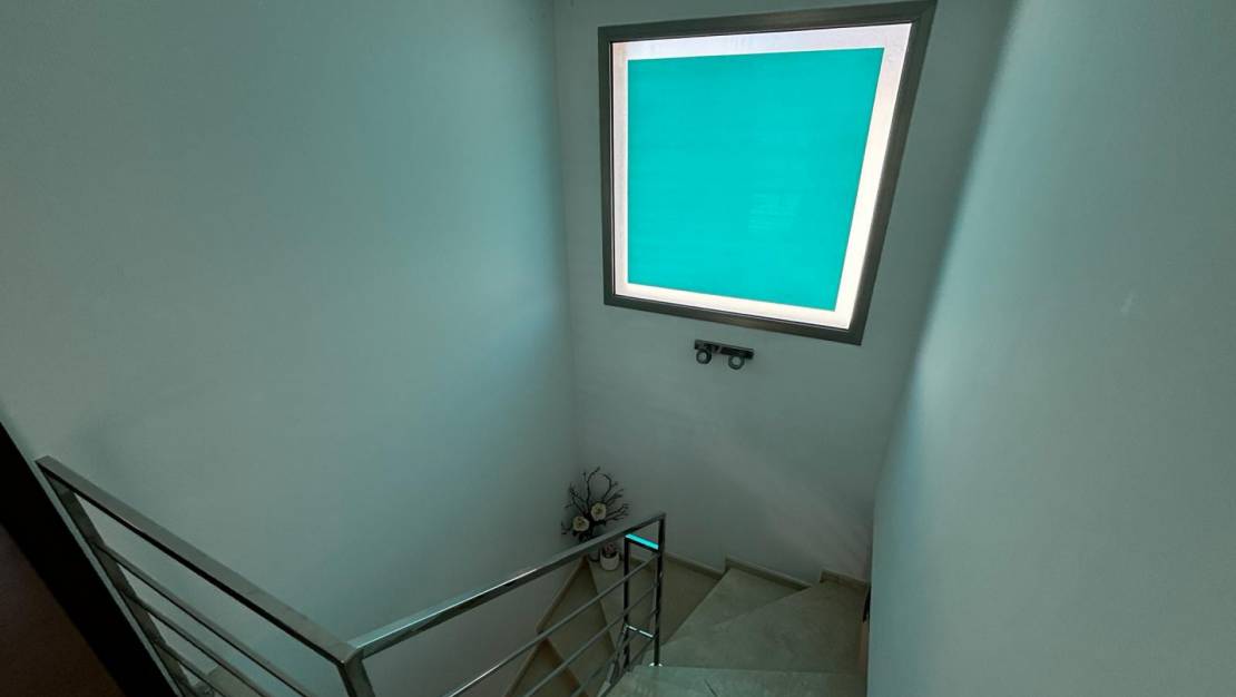 Sale - Detached House / Villa - Cox