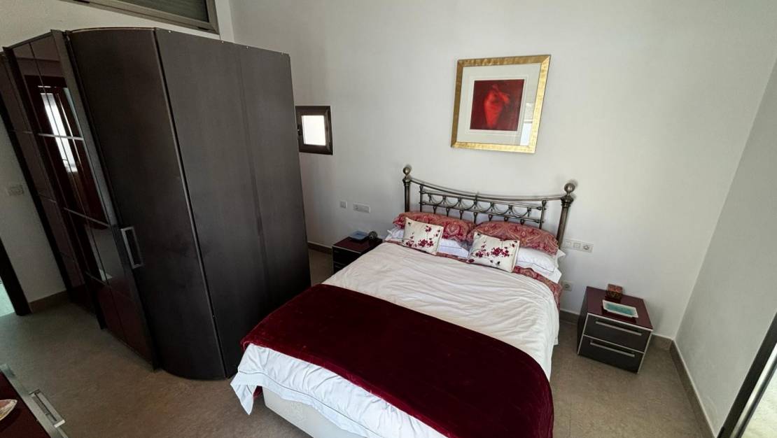 Sale - Detached House / Villa - Cox