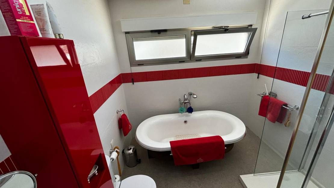 Sale - Detached House / Villa - Cox