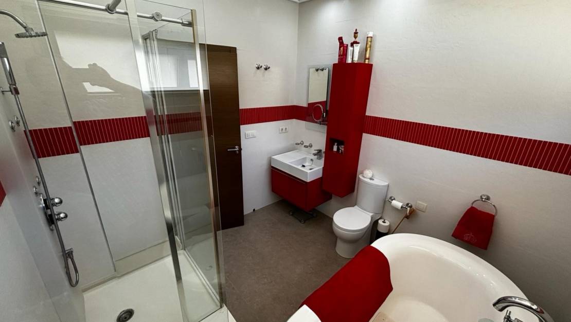 Sale - Detached House / Villa - Cox